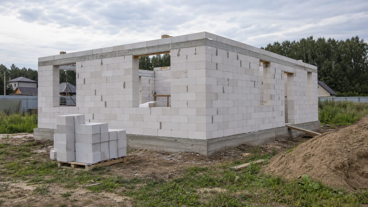 Дом из газобетона в процессе строительства
